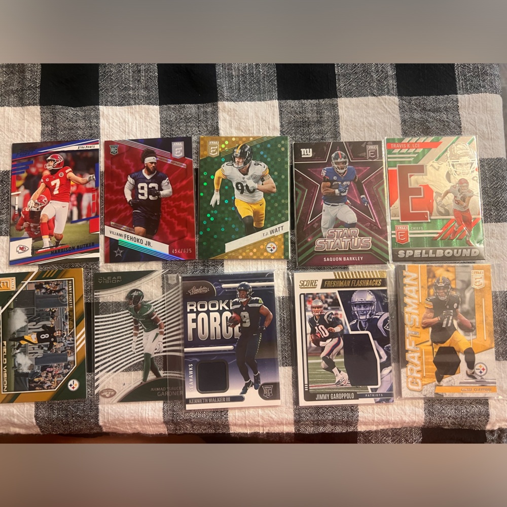 Lot of 10 football cards